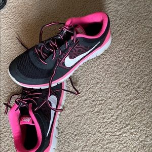 Nike tennis shoe